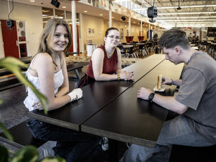 ICT 2025 20 Studenten ICT in de pauze