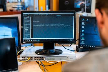 Medewerker ICT Support, Iris Sijbom 2022 (11) Medewerker ICT Support, Iris Sijbom 2022 (11)