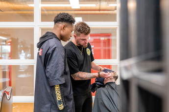Haarstylist Heer Salonmanager Heer Student Muhammed Ndayisaba Drenthe College Iris Sijbom Fotografie 2023 IR106174 Haarstylist Heer Salonmanager Heer Student Muhammed Ndayisaba Drenthe College Iris Sijbom Fotografie 2023 IR106174