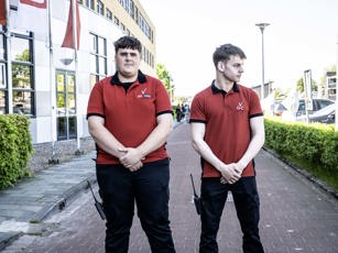 Studenten mbo beveiliging voor gebouw