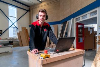 Houtbewerking, Iris Sijbom 2022 (2) Houtbewerking, Iris Sijbom 2022 (2)