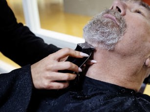 Close up van baart trimmen