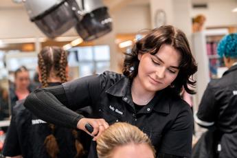 Haarverzorging + Salon Iris Sijbom 2022 (1) Haarverzorging + Salon Iris Sijbom 2022 (1)