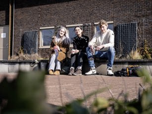 Klasgenoten tijdens de pauze