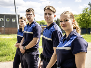 Studenten handhaving staan naast elkaar opgesteld