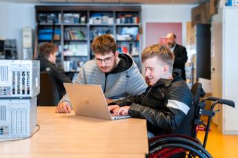 Medewerker ICT Support, Iris Sijbom 2022 (5) Medewerker ICT Support, Iris Sijbom 2022 (5)