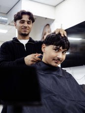 Student en klant tijdens de les