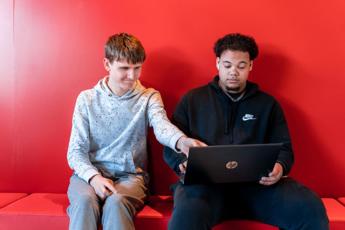 Medewerker ICT Support, Iris Sijbom 2022 (18) Medewerker ICT Support, Iris Sijbom 2022 (18)