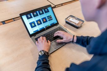 DC E Commerce Specialist Iris Sijbom Fotografie 2022 IR104328 DC E Commerce Specialist Iris Sijbom Fotografie 2022 IR104328