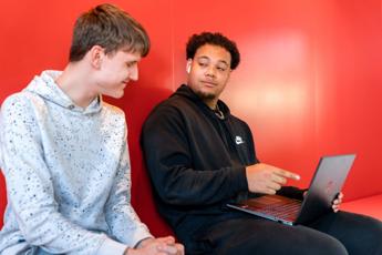 Medewerker ICT Support, Iris Sijbom 2022 (19) Medewerker ICT Support, Iris Sijbom 2022 (19)