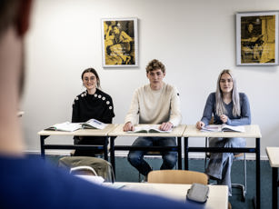 Studenten tijdens de les in de klas