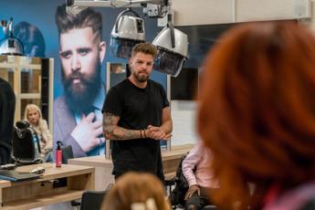 Haarstylist Salonmanager Heer, Iris Sijbom Fotografie 2022 (2) Haarstylist Salonmanager Heer, Iris Sijbom Fotografie 2022 (2)