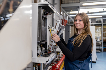 Service En Onderhoud Niveau 3 Leanne Klompmakers Drenthe College Iris Sijbom Fotografie 2024 IR101220 Verbeterd NR Service En Onderhoud Niveau 3 Leanne Klompmakers Drenthe College Iris Sijbom Fotografie 2024 IR101220 Verbeterd NR
